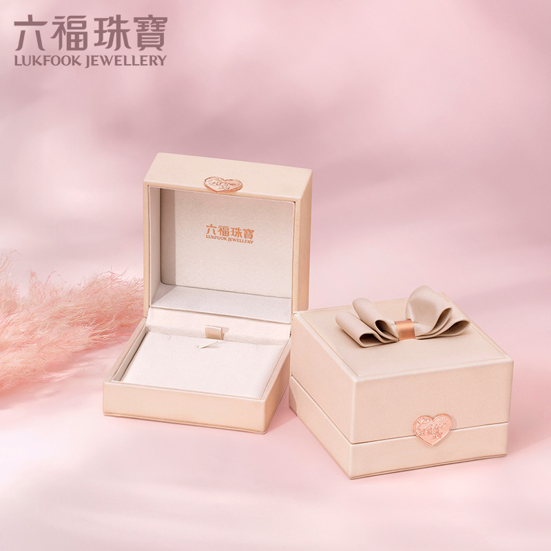 六福珠宝结婚钻戒女爱很美系列扭臂求婚18K金钻石戒指定价LB31823【联系客服补货】