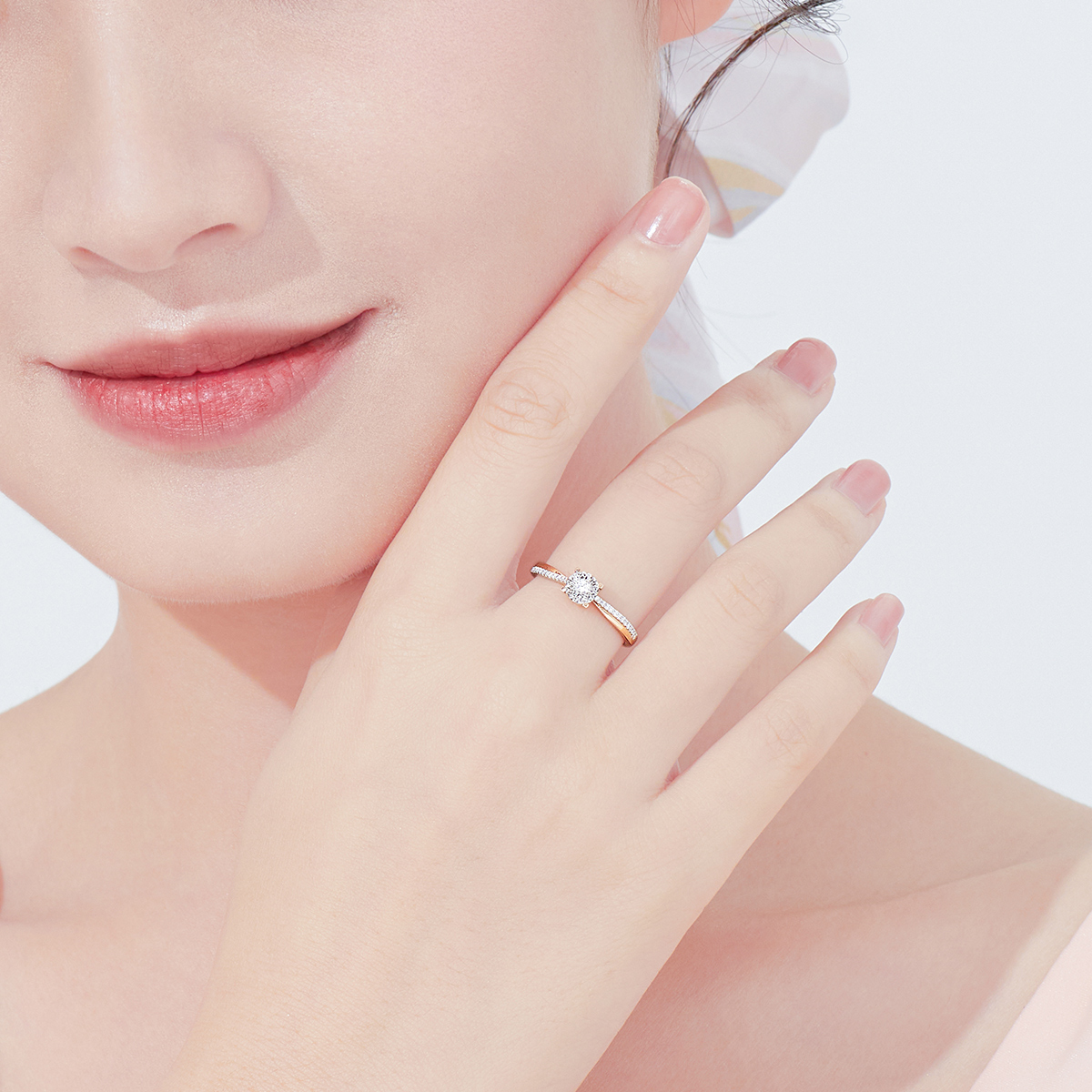 六福珠宝钻石戒指新款闭口18K金钻戒女求婚戒指结婚对戒婚嫁定价N209【联系客服补货】