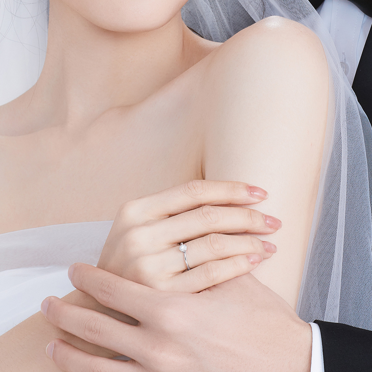 六福珠宝雪花求婚钻戒女18K金钻石戒指结婚订婚闭口戒指婚嫁送礼N213【联系客服补货】
