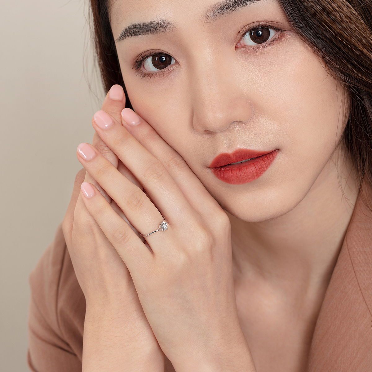六福珠宝日曜钻戒18K金钻石戒指女求婚戒指结婚钻戒婚嫁送礼N192【联系客服补货】情人节