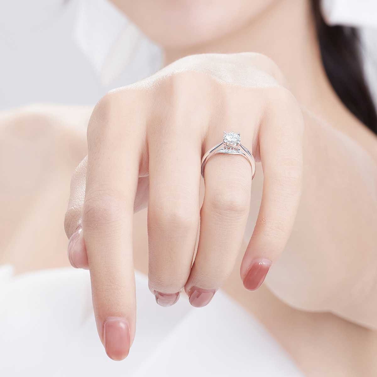 六福珠宝结婚对戒光影密语18K金钻石戒指求婚钻戒女定价WD31797A