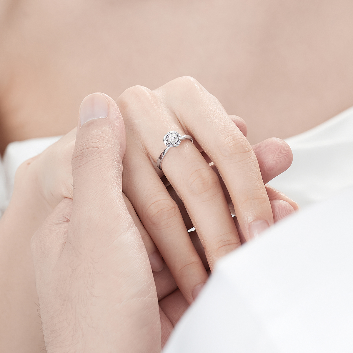 六福珠宝宠爱求婚钻戒车花18K钻石红宝石戒指女款婚嫁N216