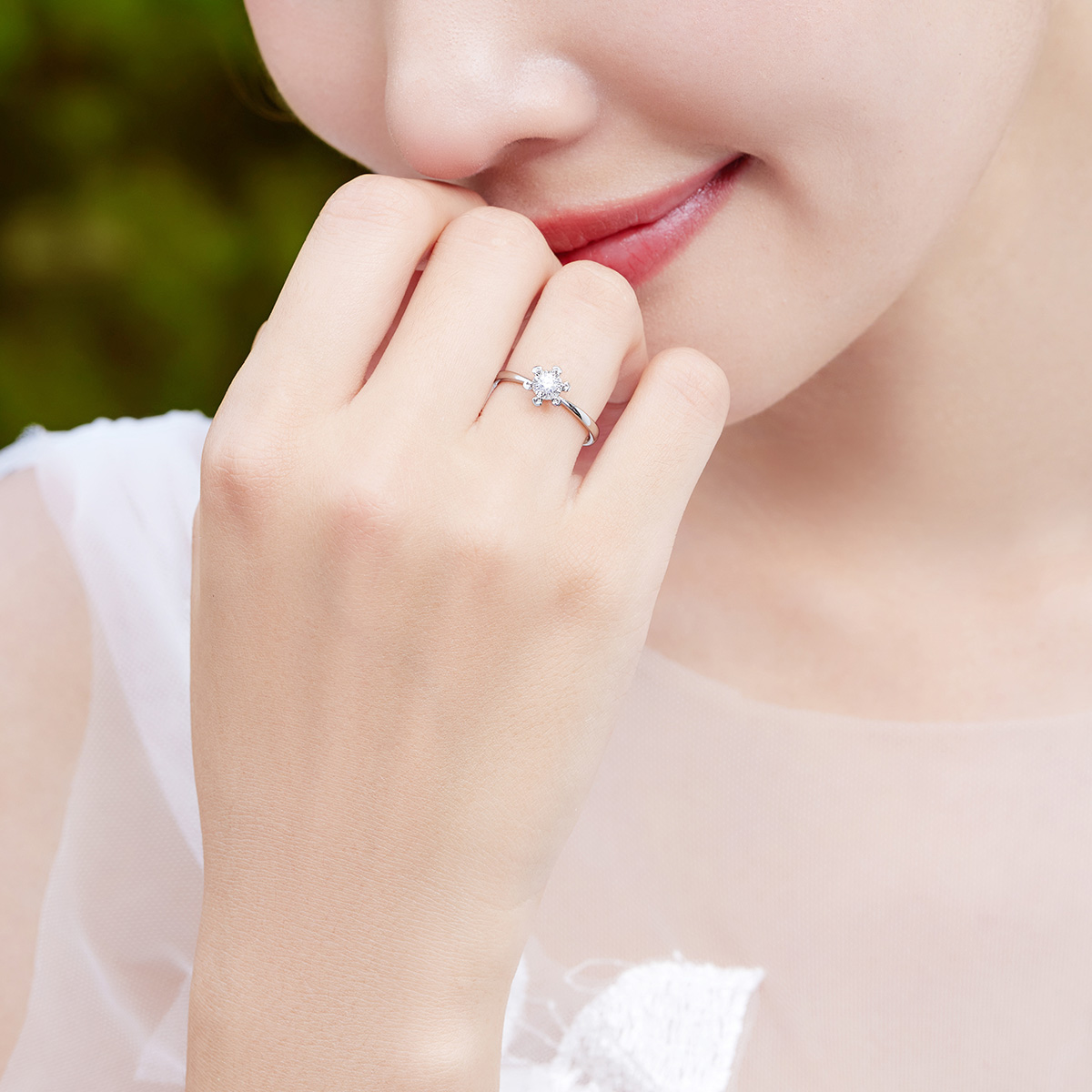 六福珠宝雪花18k金钻石戒指女六爪镶车花求婚钻戒送礼婚嫁定价N217