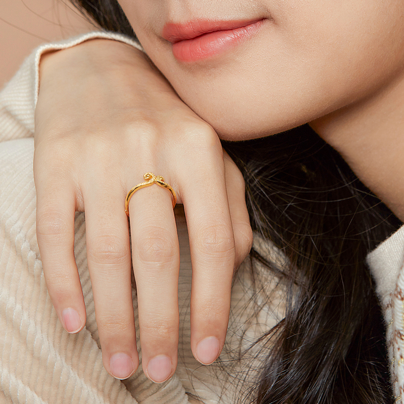 六福珠宝黄金戒指女爱情紧箍咒足金情侣对戒活口计价GMGTBR0013【联系客服补货】