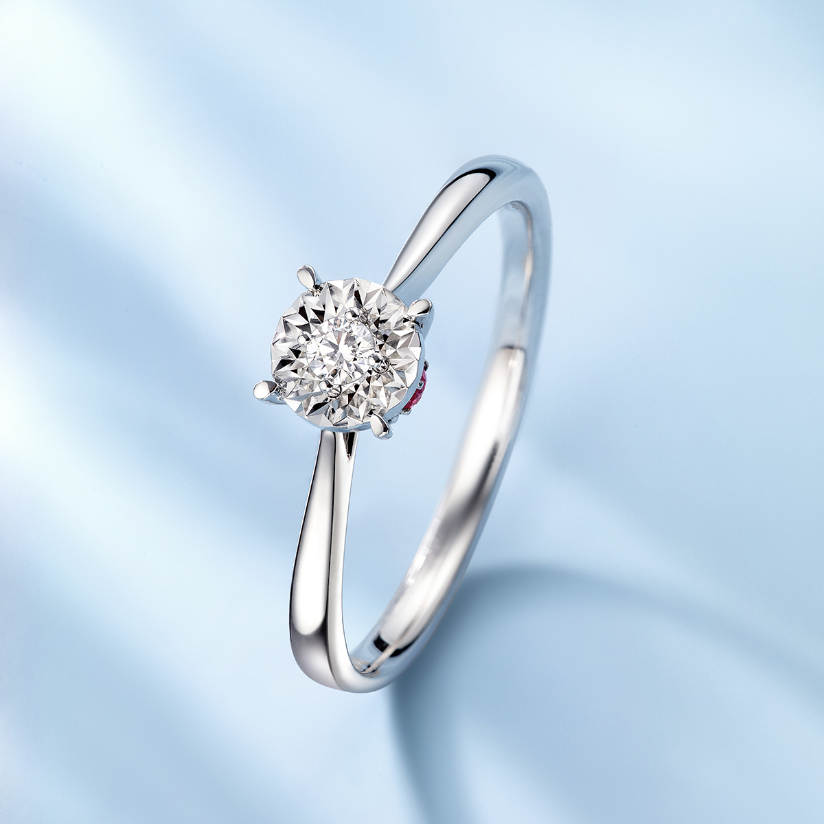 六福珠宝18K金钻石戒指闭口红宝石钻戒女款订婚求婚戒指定价N211