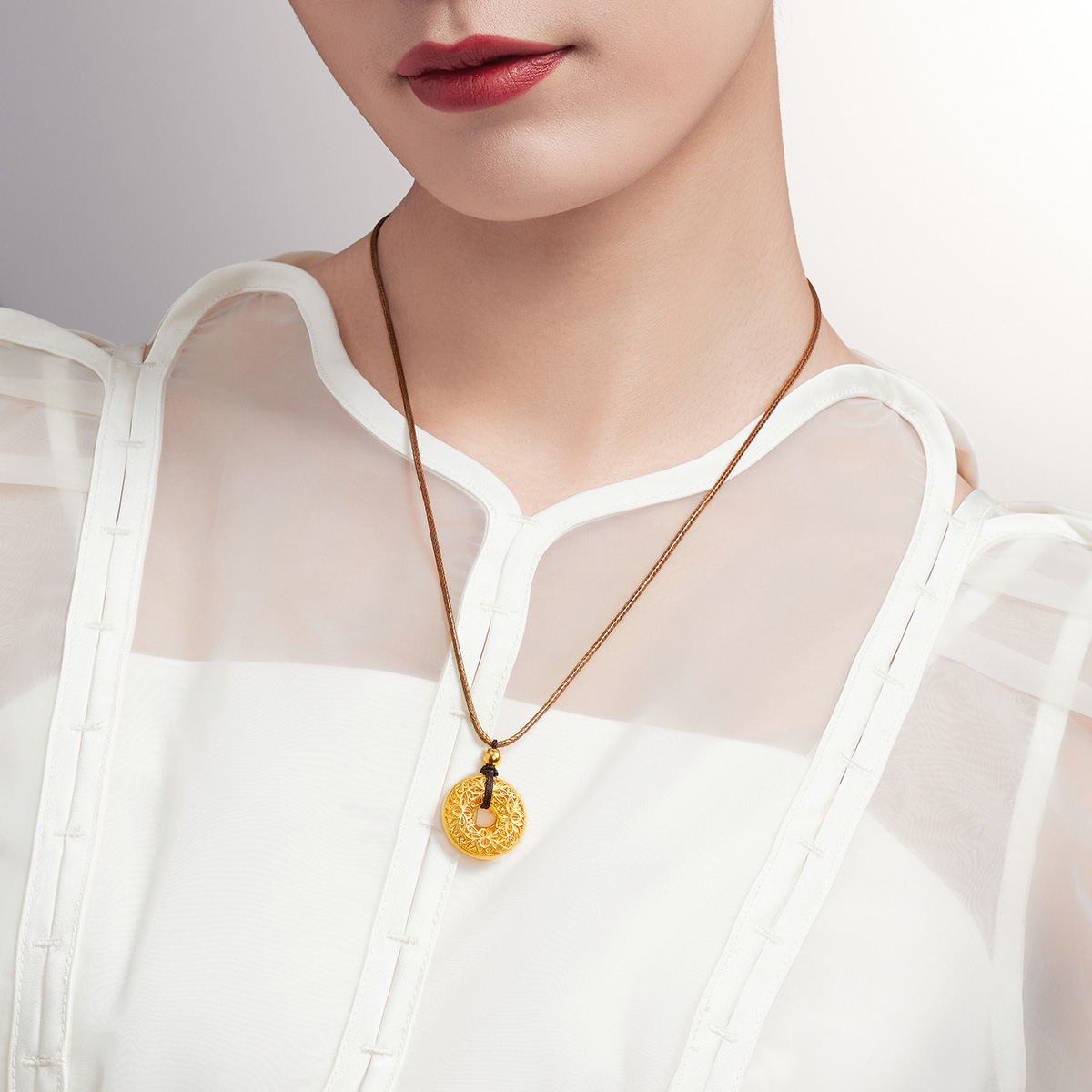 六福珠宝花丝镂空黄金吊坠项链女莲花足金平安扣计价EZGTBP0001【1V1直播看货】