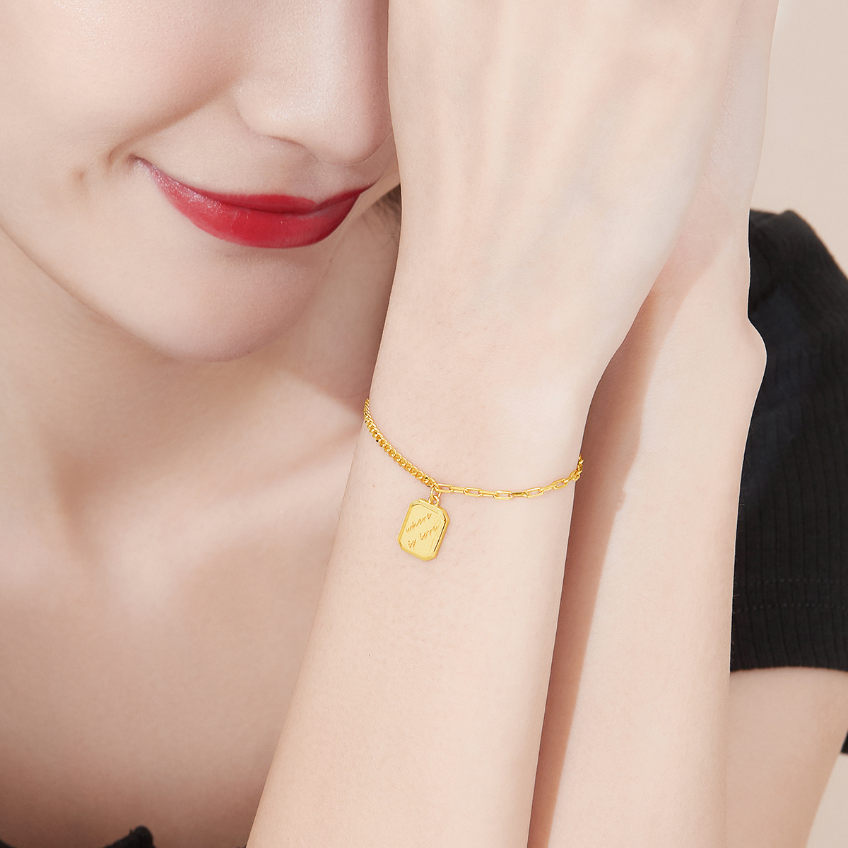 六福珠宝巧克力方糖黄金手链女光影金方牌5G足金手链计价GCG60015