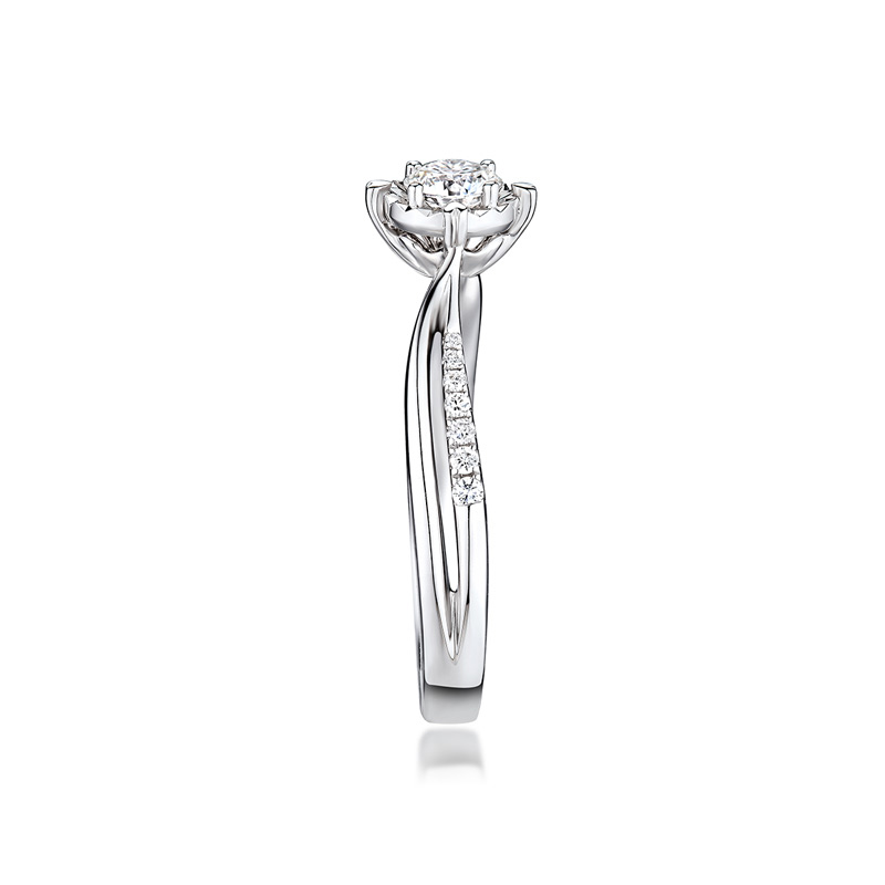 六福珠宝钻戒女爱很美系列18K金钻石戒指求婚订婚定价LB31836