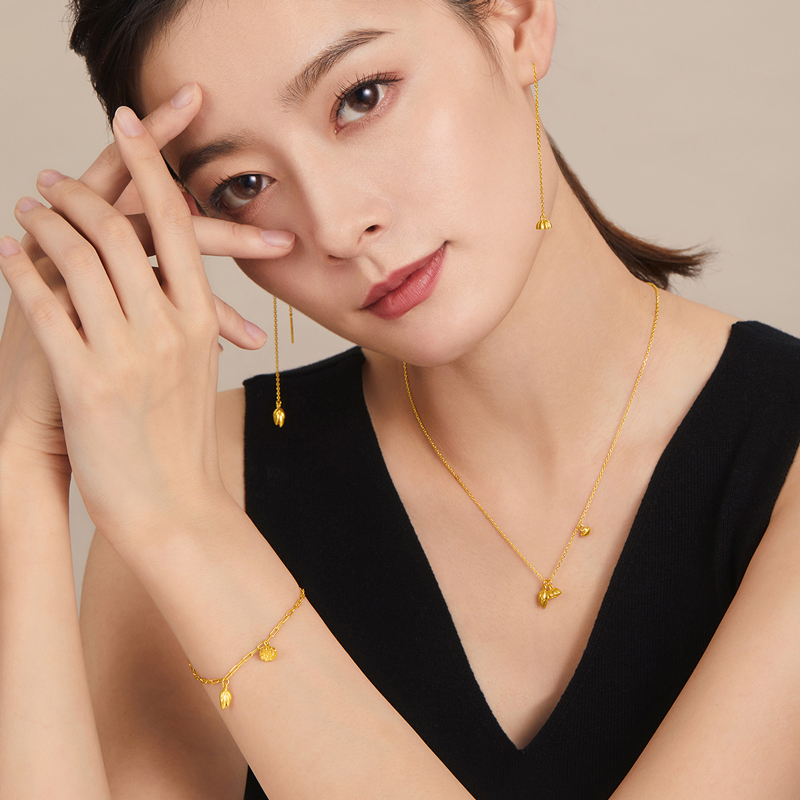 六福珠宝福满传家荷荷美美黄金手链女足金莲花手链计价HEG60009