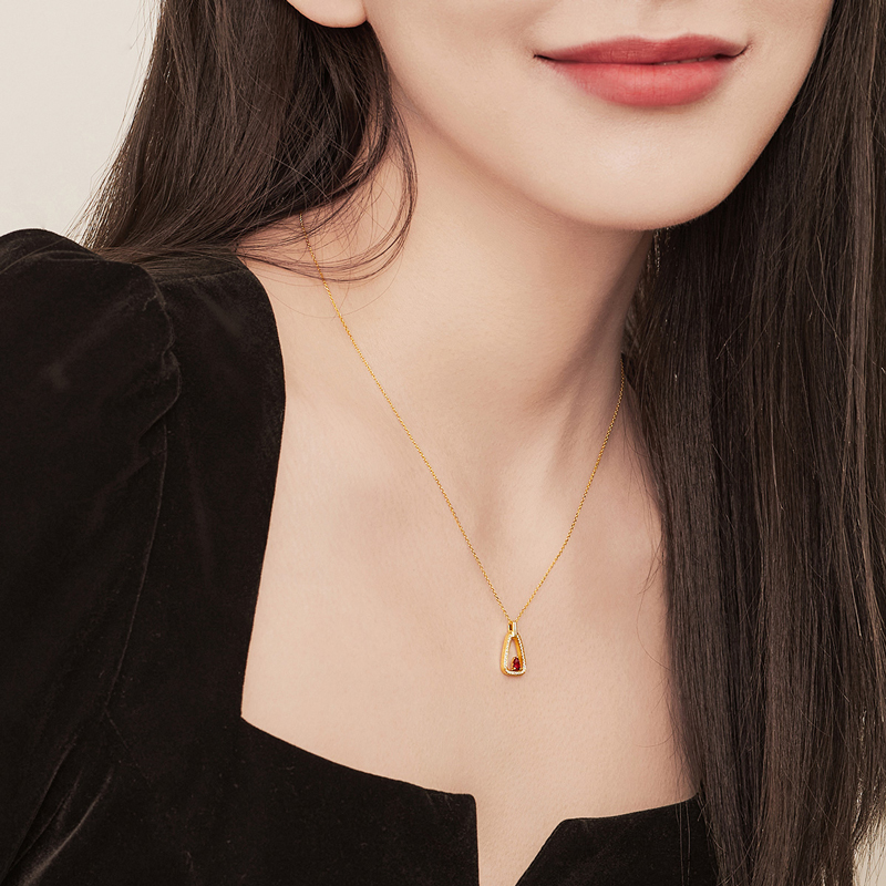 【秒杀】六福珠宝18K金红宝石钻石项链几何异彩套链女璀璨红宝cMDSKN0065Y