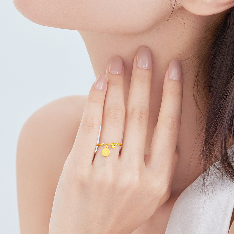 六福珠宝RICH圆牌黄金戒指女拉丝光面闭口戒足金计价GDGTBR0045