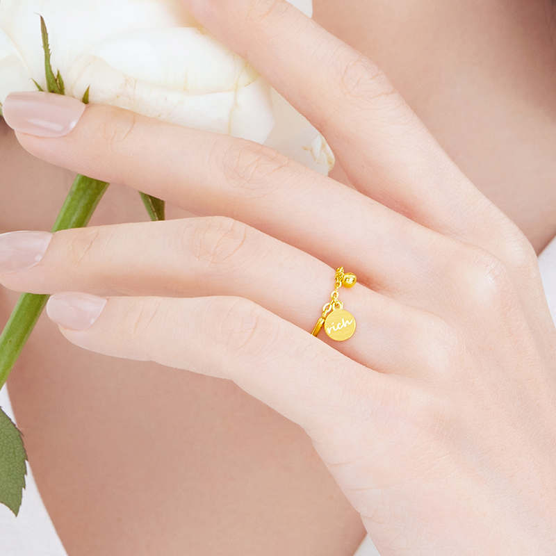 六福珠宝RICH圆牌黄金戒指女拉丝光面闭口戒足金计价GDGTBR0045