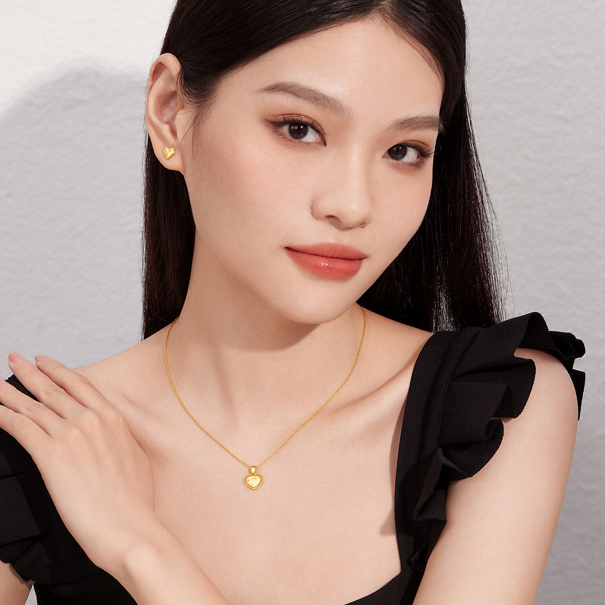 六福珠宝爱心形黄金耳钉耳环足金耳饰七夕计价F95TBGE0010