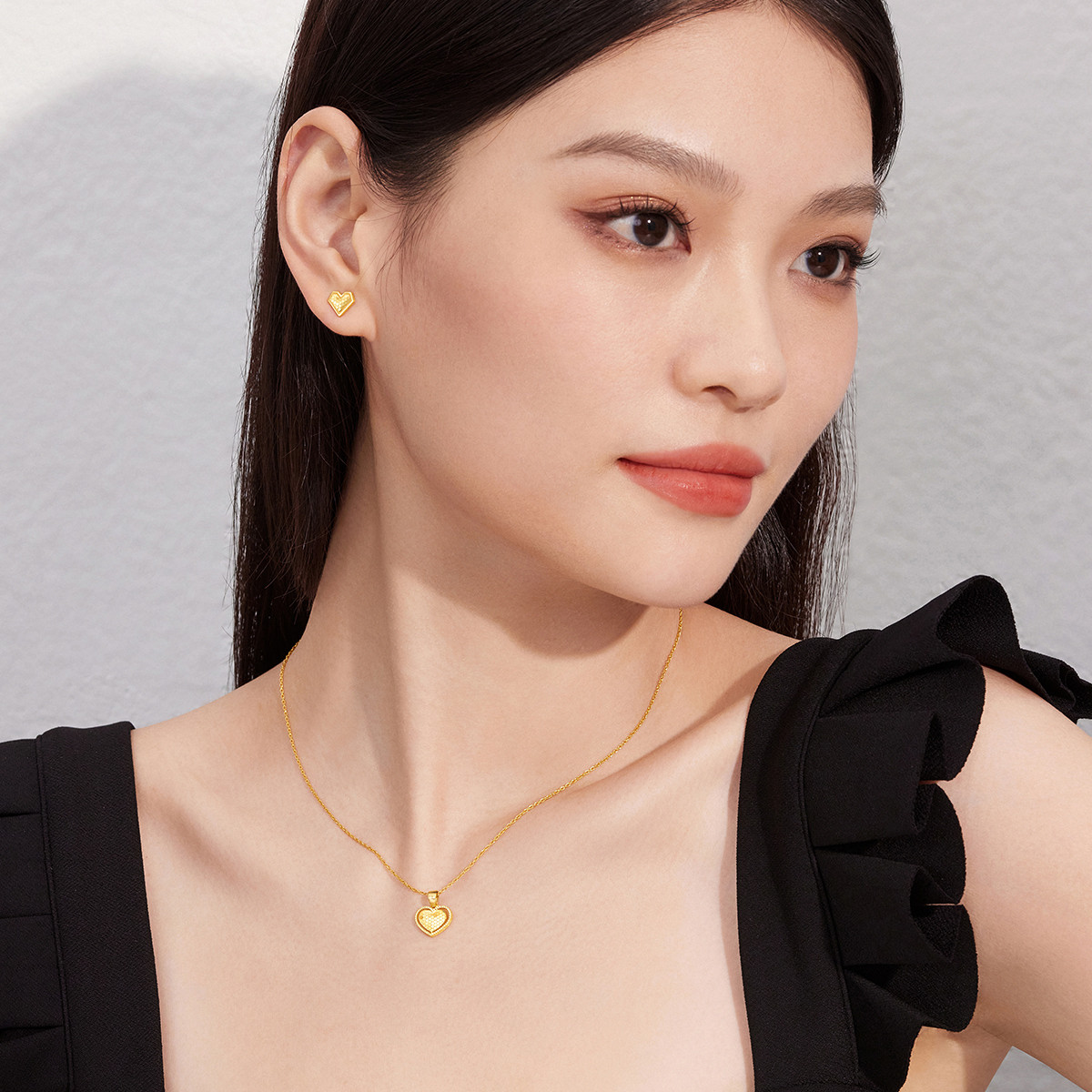 六福珠宝爱心形黄金耳钉耳环足金耳饰七夕计价F95TBGE0010