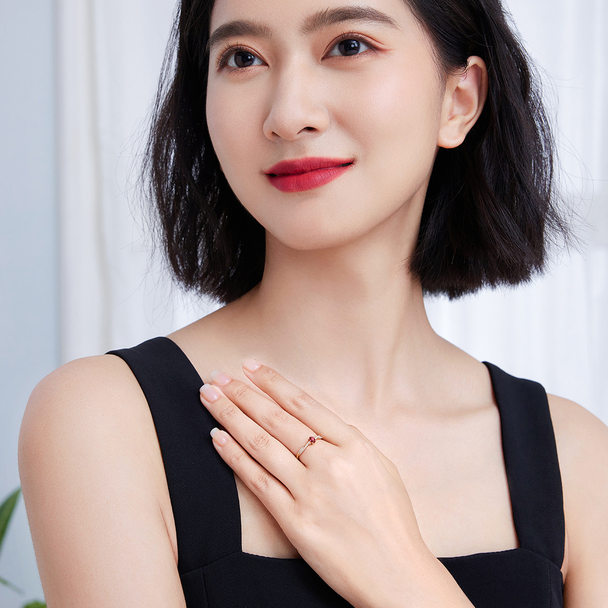 六福珠宝18k金镶嵌红宝石戒指女款钻石戒指定价G22DSKR0012R【联系客服补货】