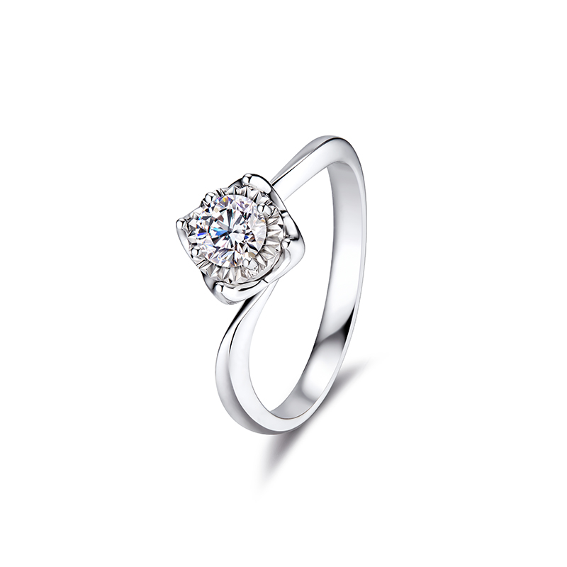 六福珠宝爱很美心星18k金钻石戒指结婚求婚钻戒女款定价LB33061