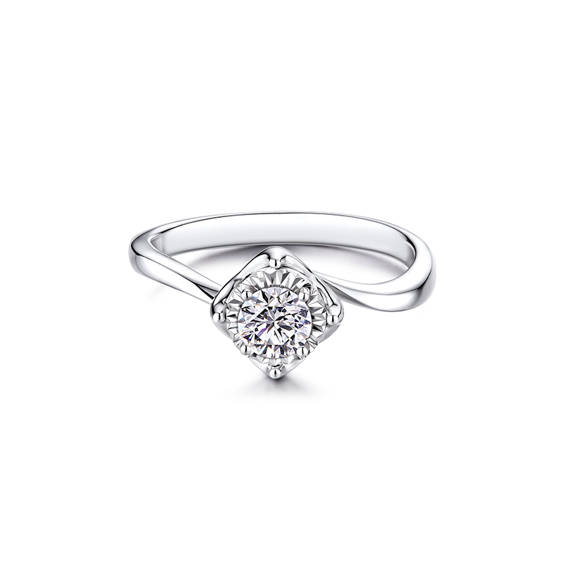 六福珠宝爱很美心星18k金钻石戒指结婚求婚钻戒女款婚嫁定价LB33061