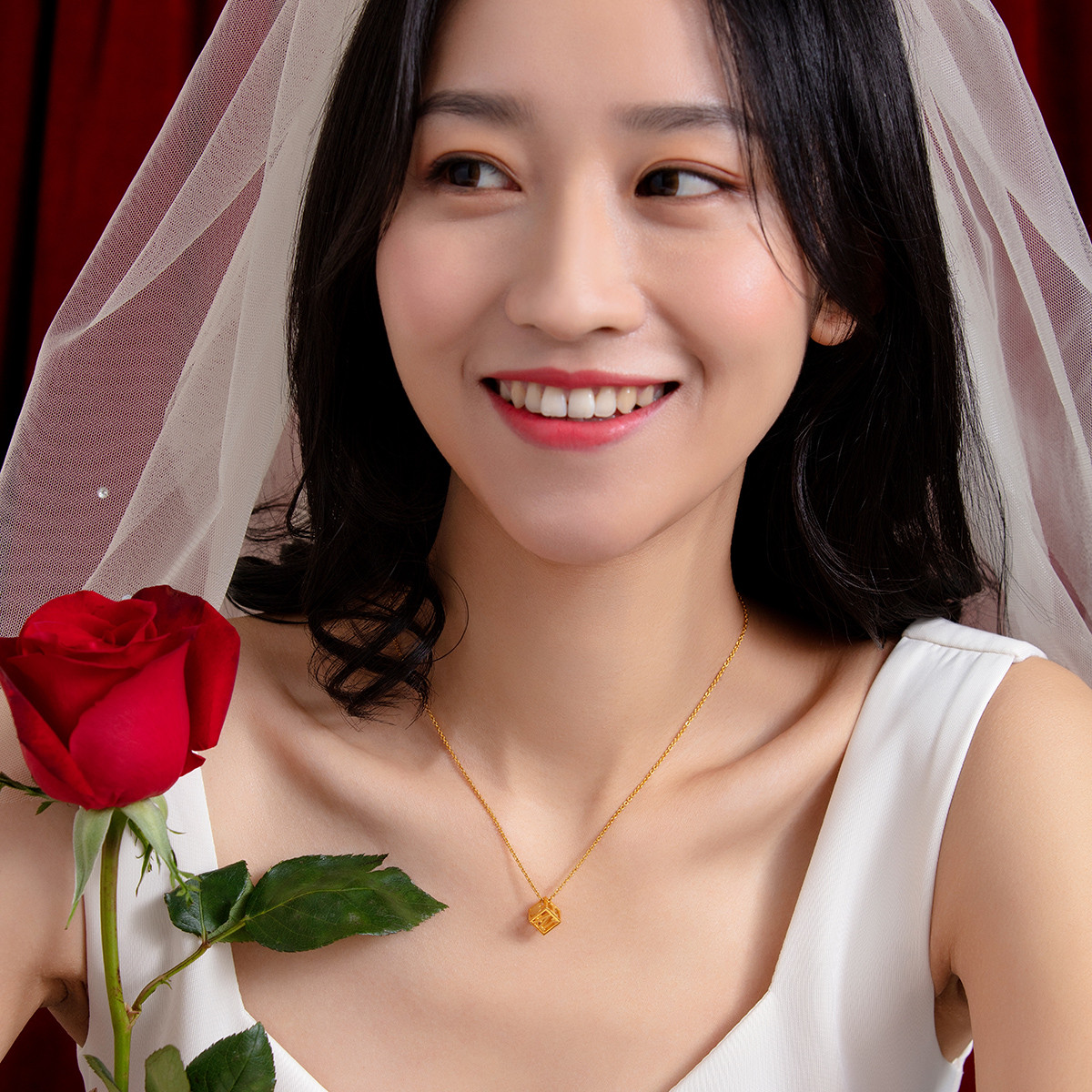 六福珠宝金饰魅力系列1314罗马数字黄金吊坠含链套链七夕礼计价GDG30051