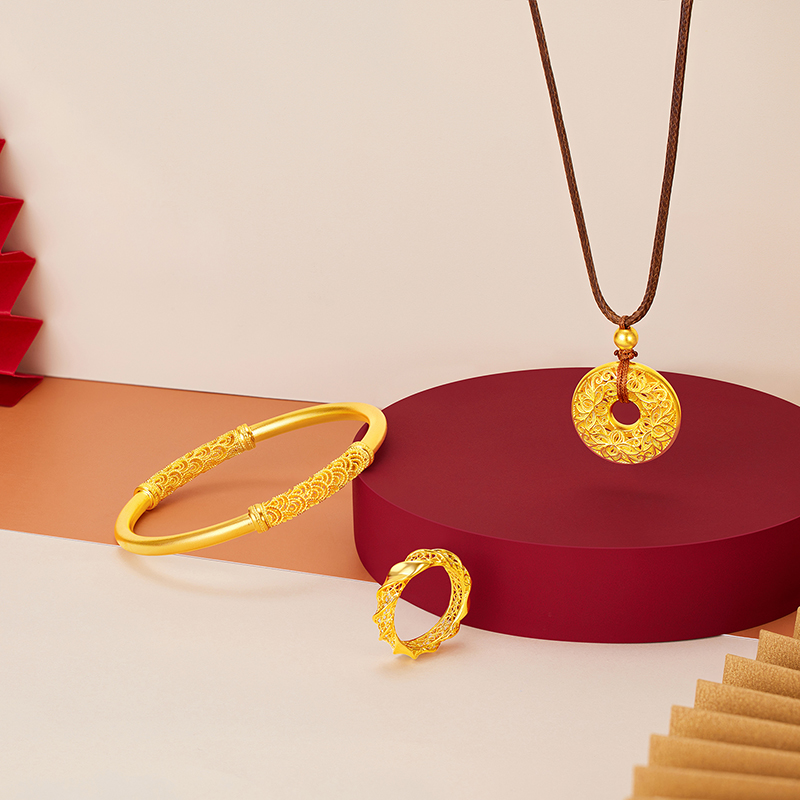 六福珠宝花丝镂空黄金吊坠项链女莲花足金平安扣计价EZGTBP0001【1V1直播看货】