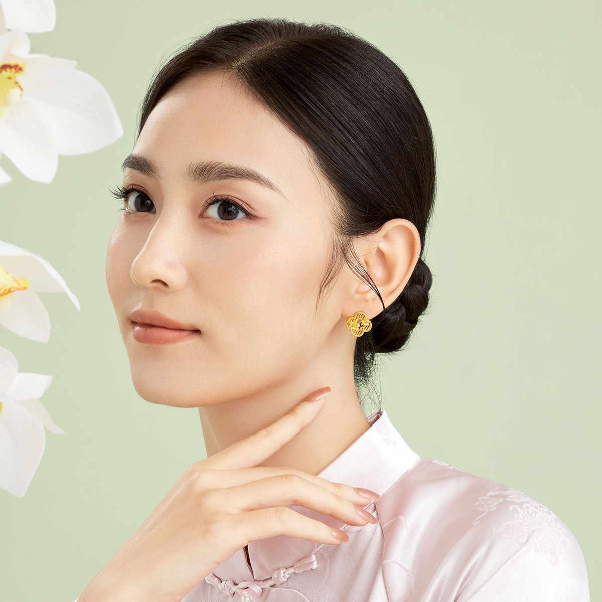 六福珠宝萱草花四叶草黄金耳钉女送妈妈足金耳饰耳环计价008546EA