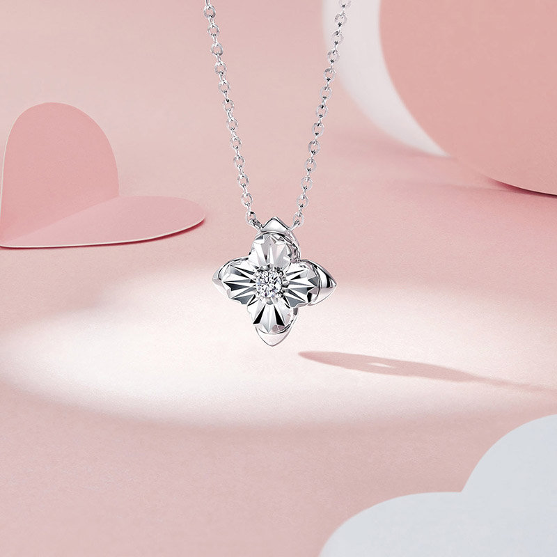  六福珠宝嫣然繁花18k金天然钻石项链吊坠套链定价32871A【联系客服补货】