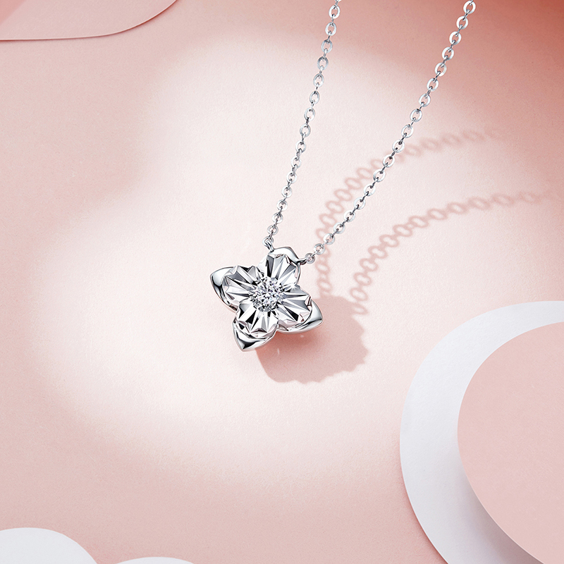  六福珠宝嫣然繁花18k金天然钻石项链吊坠套链定价32871A【联系客服补货】