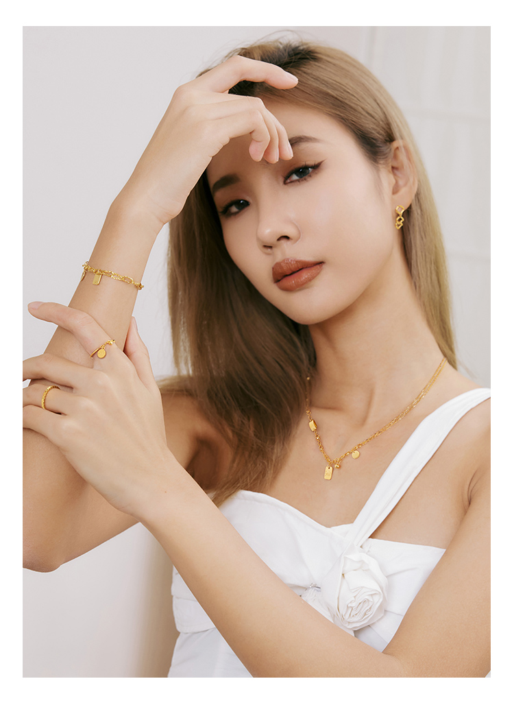 六福珠宝RICH圆牌黄金戒指女拉丝光面闭口戒足金计价GDGTBR0045