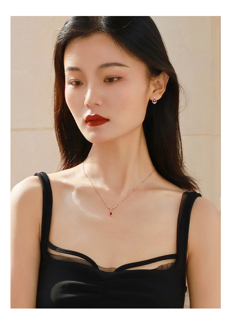 六福珠宝钻石18k金项链时尚红宝石吊坠套链女定价G22DSKN0003R情人节