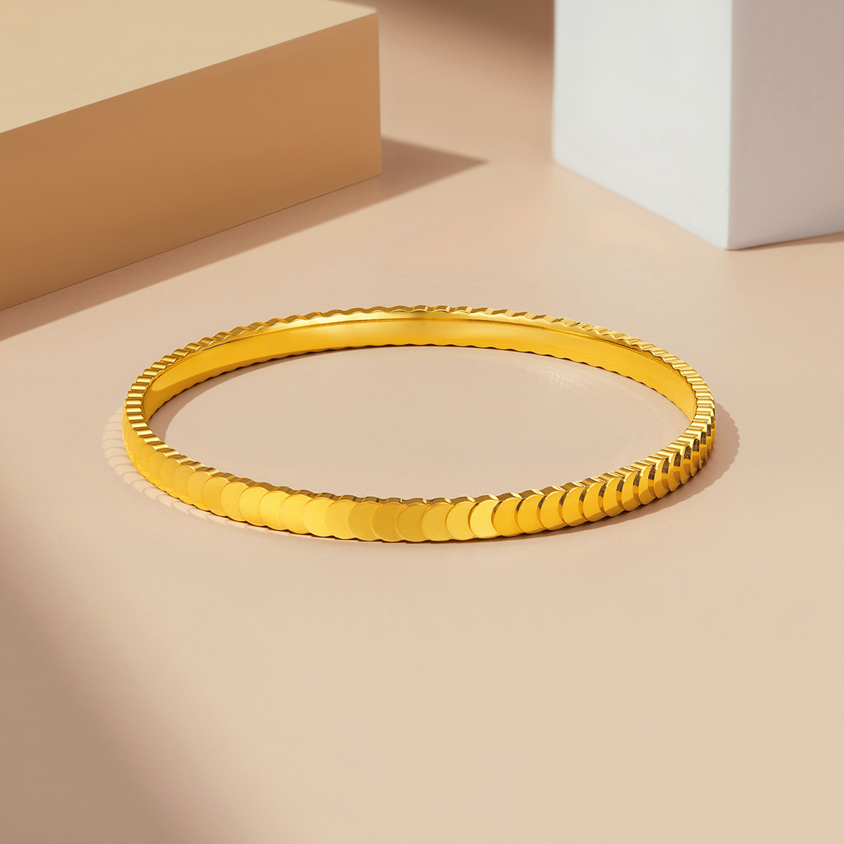 六福珠宝龙鳞小圆片黄金手镯女实心椭圆足金镯子计价G16TBGB0005