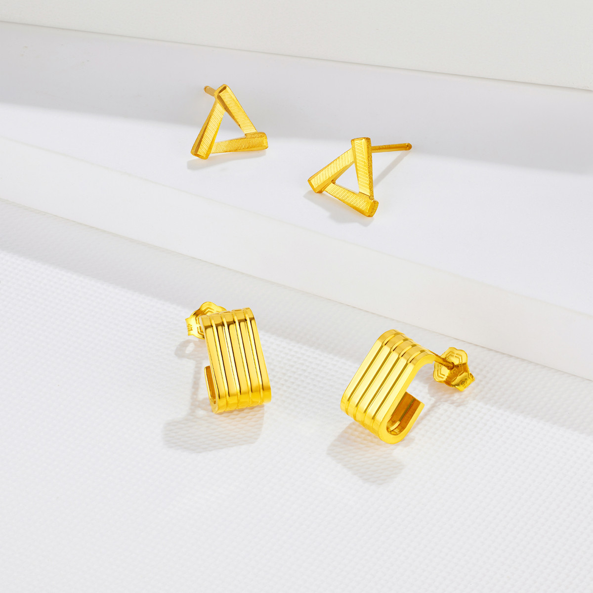 六福珠宝三角几何黄金耳钉耳环女足金耳饰光面简约计价EFGTBE0004【联系客服补货】