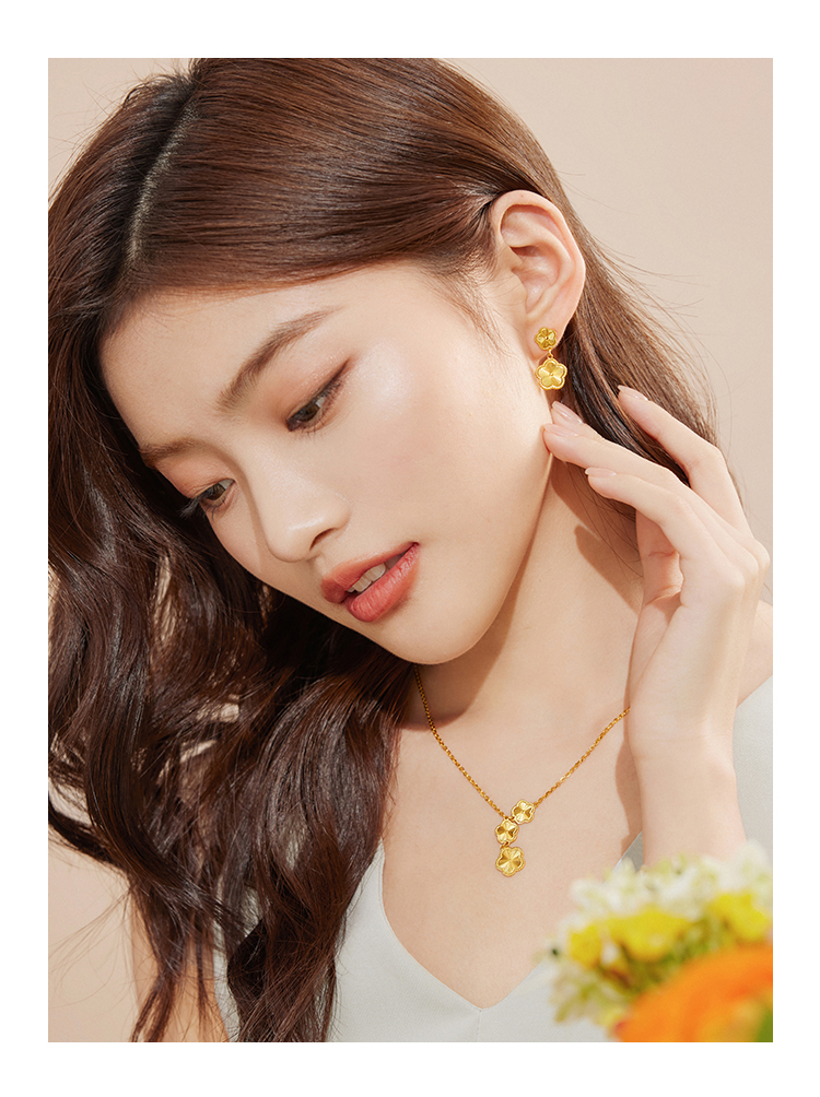 六福珠宝五花黄金耳钉女5G光影金车花耳饰足金耳环计价002863EA【联系客服补货】