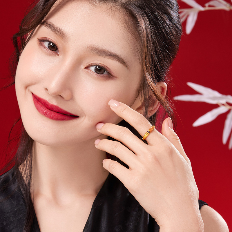 六福珠宝福满传家栀子花黄金戒指女足金鎏彩工艺戒指计价GMG40031【联系客服补货】