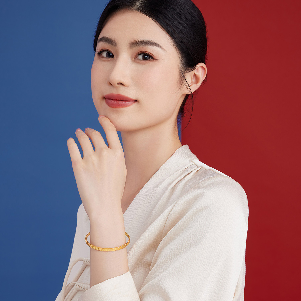 六福珠宝龙鳞小圆片黄金手镯女实心椭圆足金镯子计价G16TBGB0005