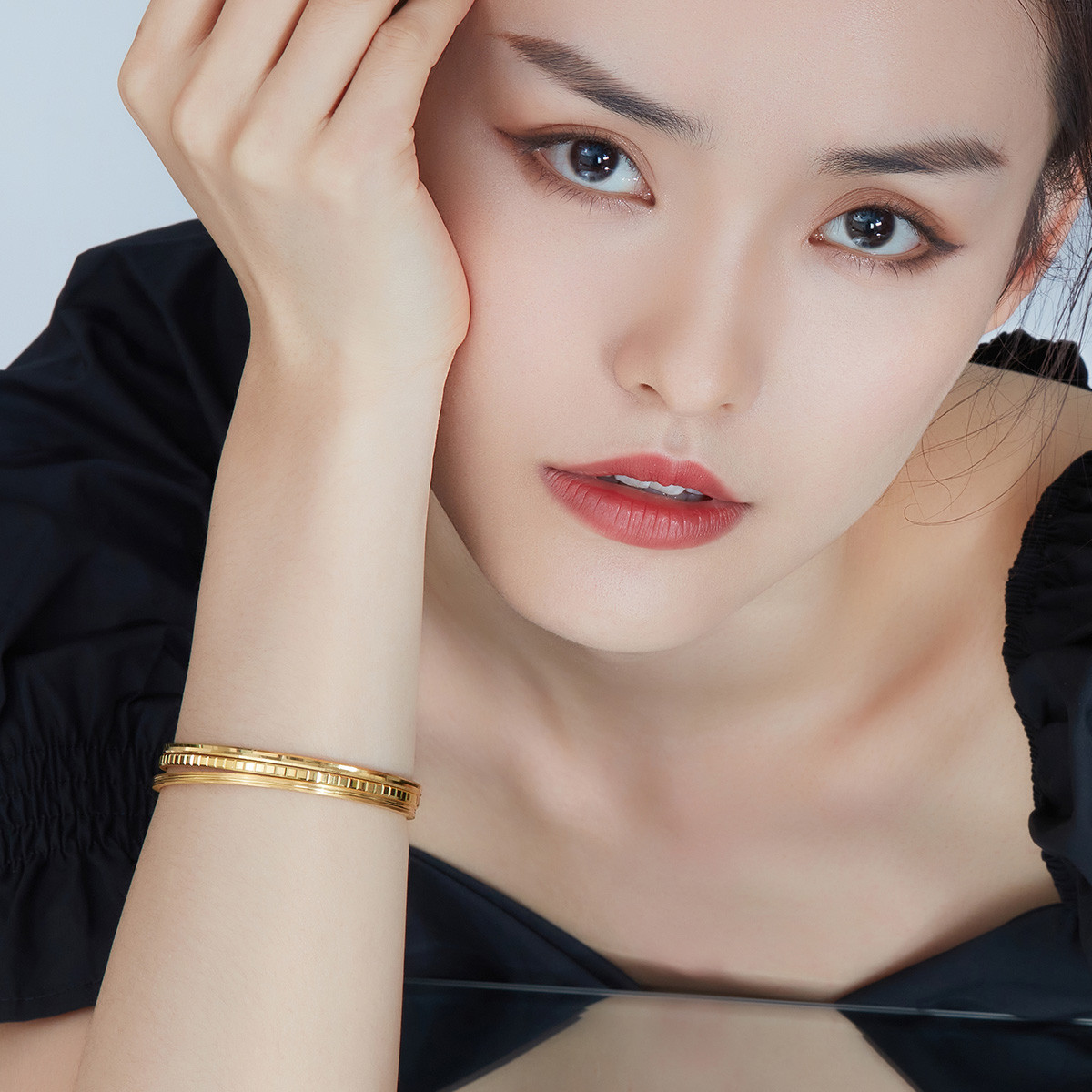 六福珠宝实心黄金手镯新款素圈足金手镯子女计价送礼F63TBGB0035【联系客服补货】