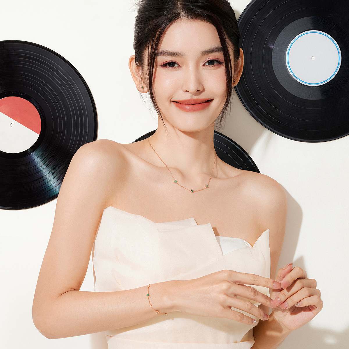 六福珠宝四叶草玫瑰金手链女18k金孔雀石彩金手链定价ENKTBB0003R