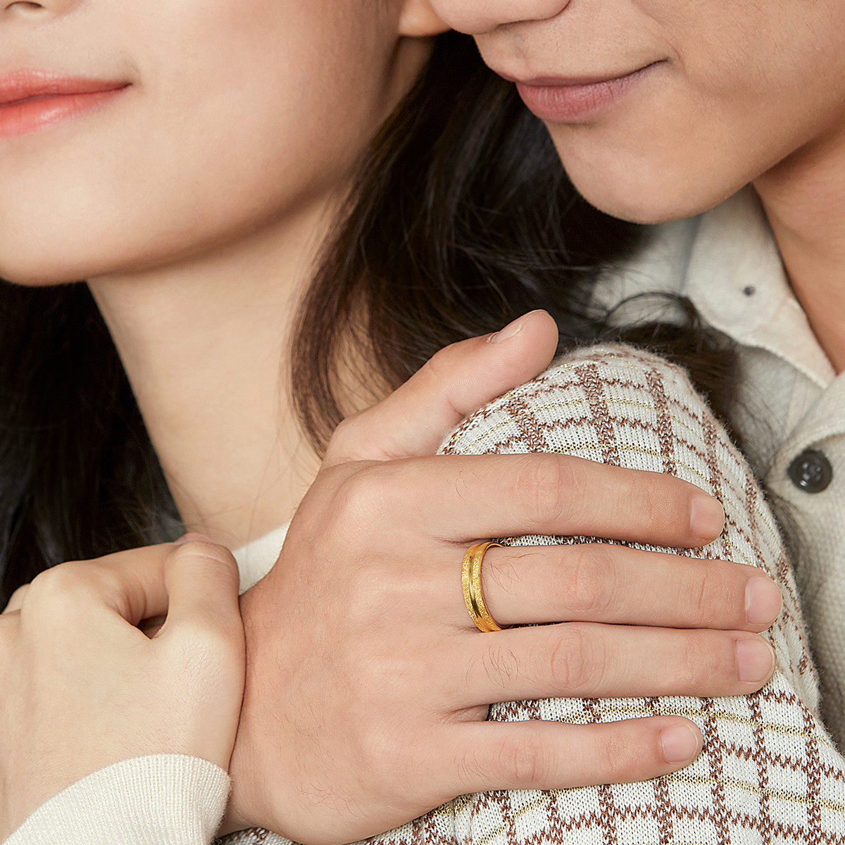 六福珠宝爱情轨迹黄金戒指男情侣结婚对戒足金婚嫁计价F63TBGR0007