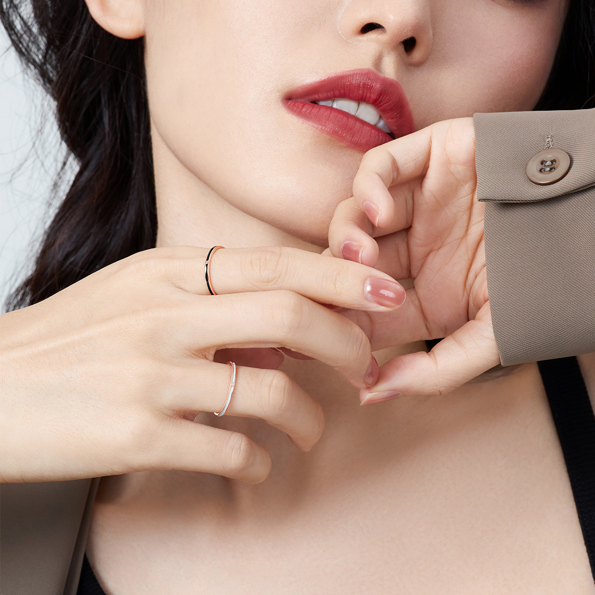六福珠宝18K金戒指鎏彩工艺玫瑰金戒指女彩金定价L18TBKR0051R【联系客服补货】