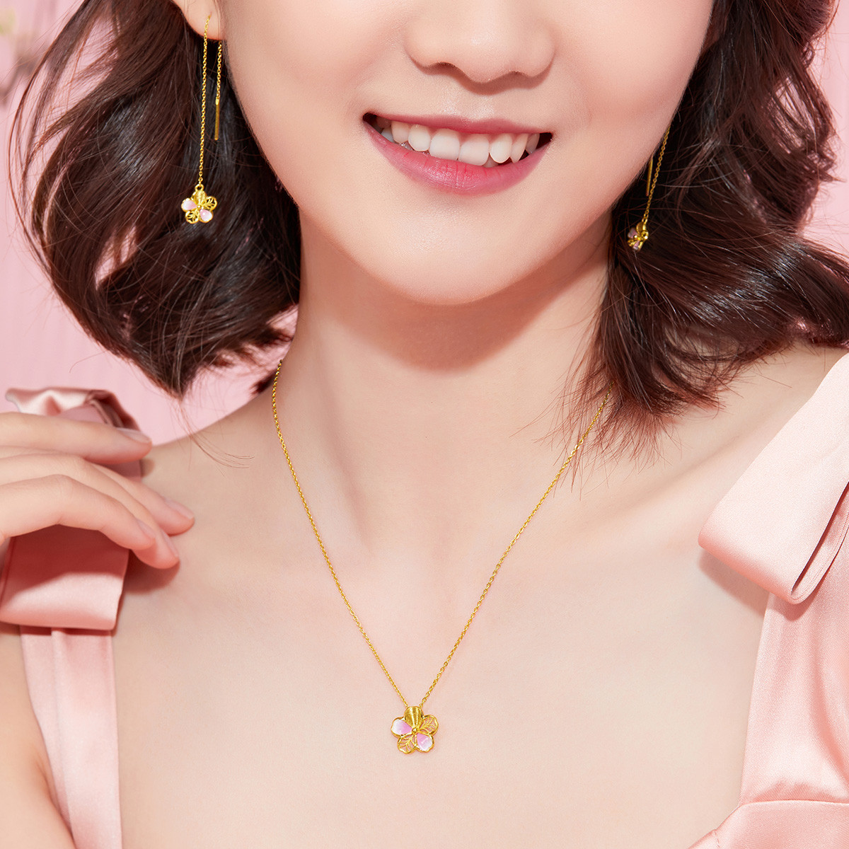 六福珠宝桃花丝丝足金套链鎏彩工艺吊坠黄金项链女计价GDGTBN0008