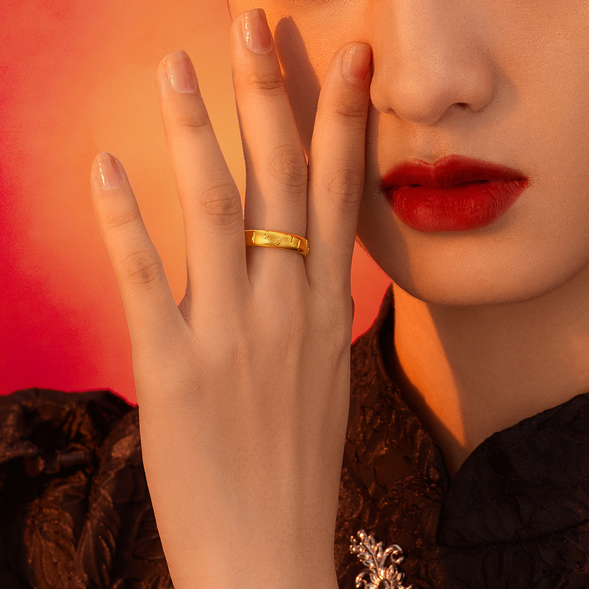 六福珠宝福满传家系列黄金对戒女足金戒指情侣款计价000336F1