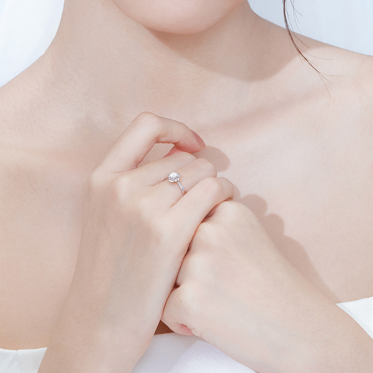 六福珠宝爱很美系列天然钻石戒指女款花朵18k金钻戒求婚婚嫁定价LB32431【联系客服补货】