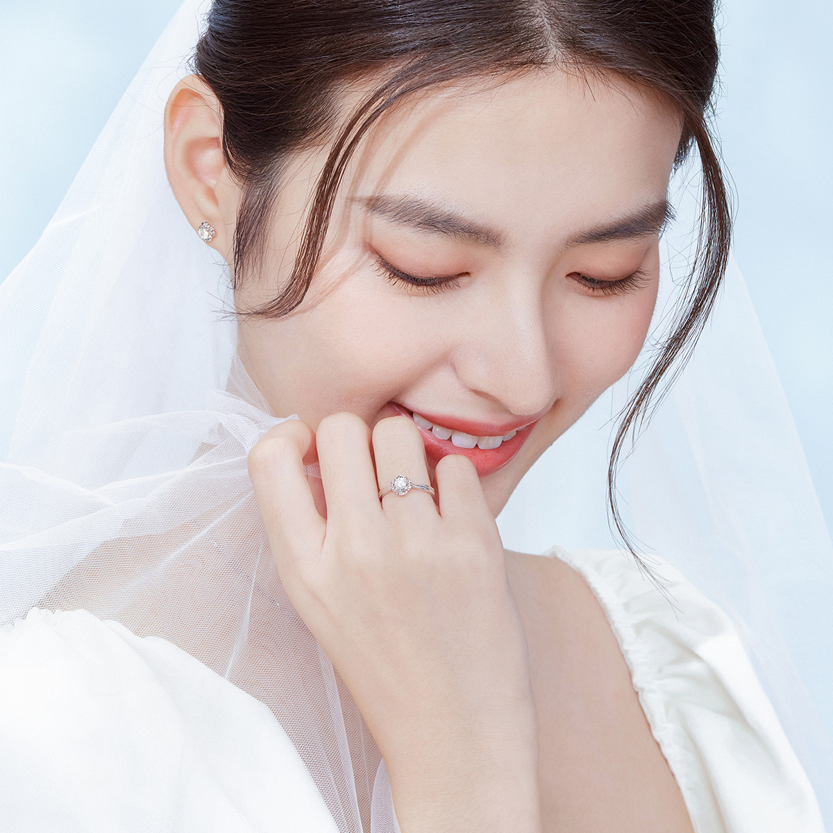 六福珠宝爱很美系列天然钻石戒指女款花朵18k金钻戒求婚婚嫁定价LB32431【联系客服补货】