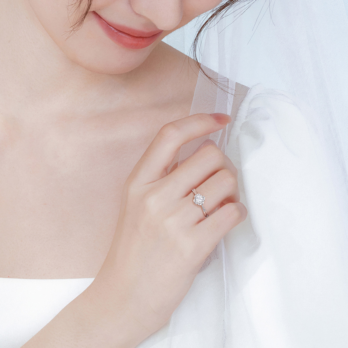 六福珠宝爱很美系列天然钻石戒指女款花朵18k金钻戒求婚婚嫁定价LB32431【联系客服补货】