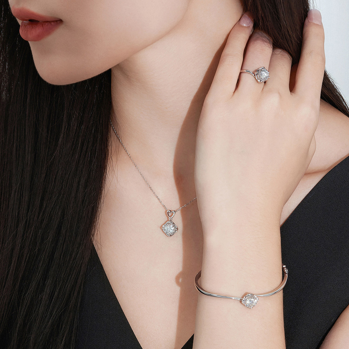 六福珠宝爱很美心语星愿 18K金钻石吊坠LB33128【联系客服补货】