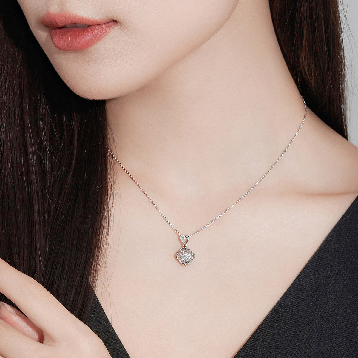 六福珠宝爱很美心语星愿 18K金钻石吊坠LB33128【联系客服补货】