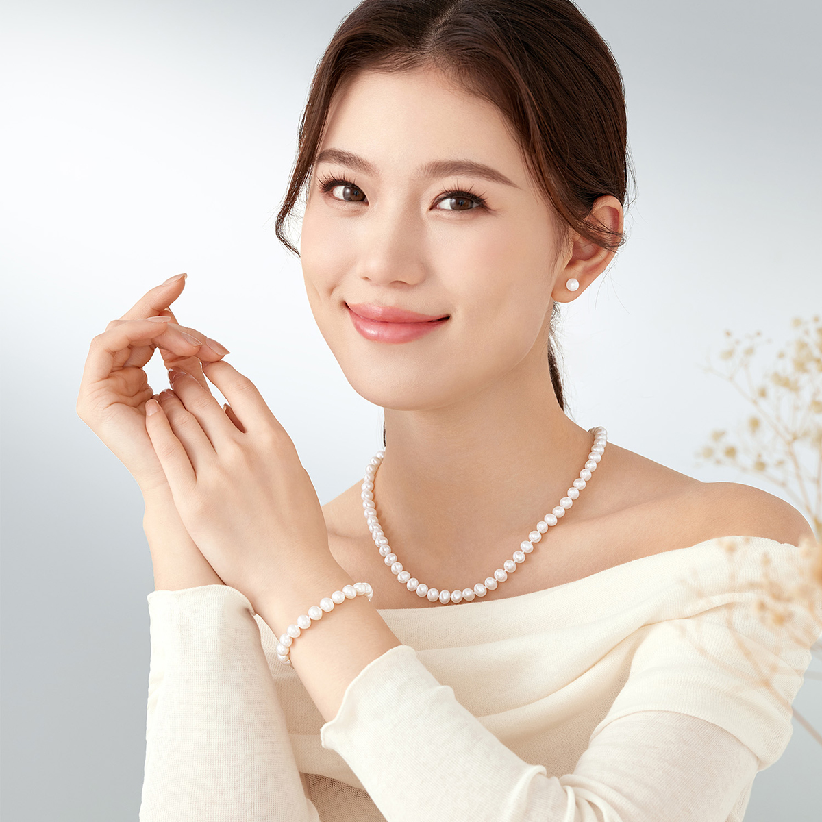 六福珠宝淡水珍珠耳钉时尚925银耳钉耳环耳饰女款送礼定价F87DSR001
