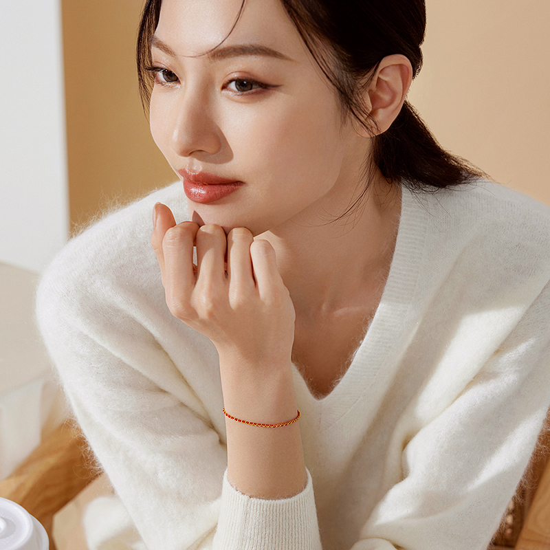 六福珠宝侧身链新年红绳黄金手链女款足金编织手绳计价GJGTBB0016新年