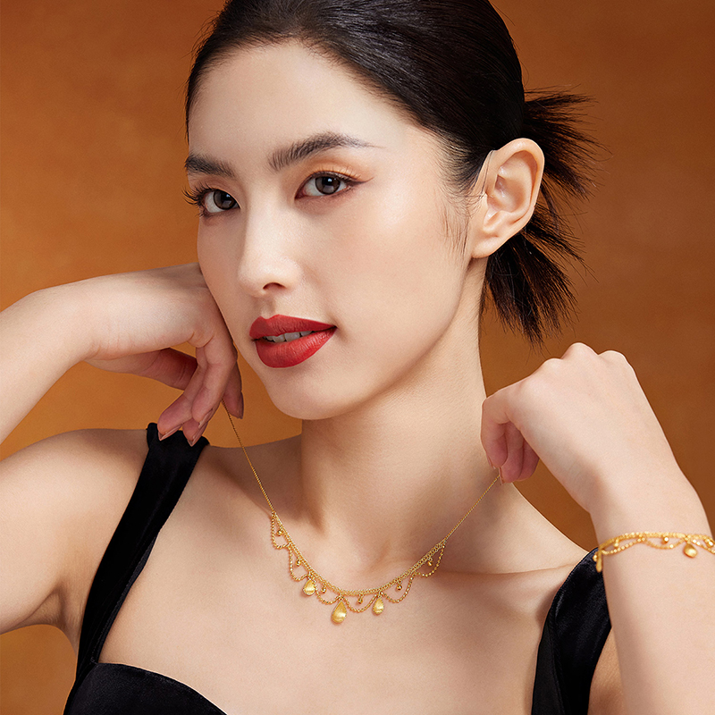 六福珠宝丝绸金蕾丝黄金项链女新款水滴足金套链金品计价GJGTBN0029