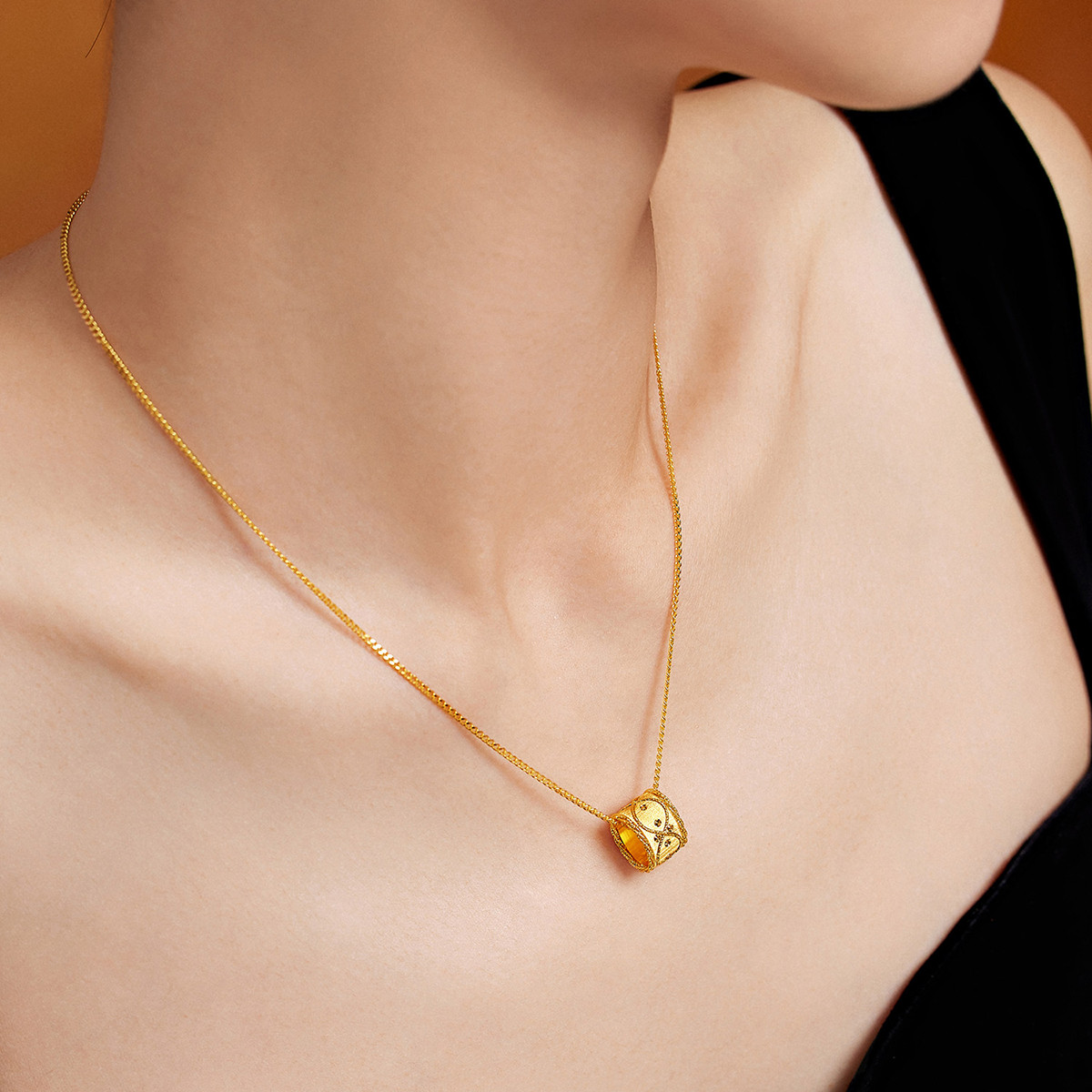 六福珠宝丝绸金暮光黄金项链女5G拉丝足金挂坠套链计价GJGTBN0035【联系客服补货】【1V1直播看货】