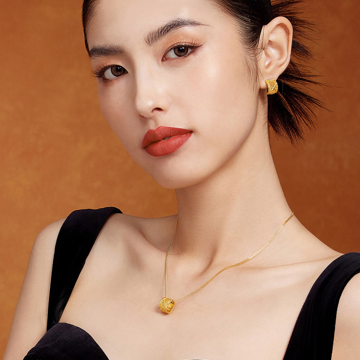 六福珠宝丝绸金暮光黄金项链女5G拉丝足金挂坠套链计价GJGTBN0035【联系客服补货】【1V1直播看货】