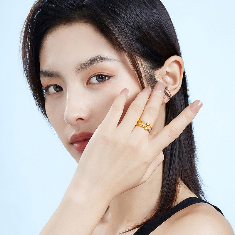 六福珠宝小富婆几何黄金戒指女款光面时尚足金戒指计价GJGTBR0009